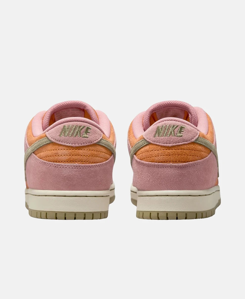 Nike SB Dunk Low “Red Stardust”
