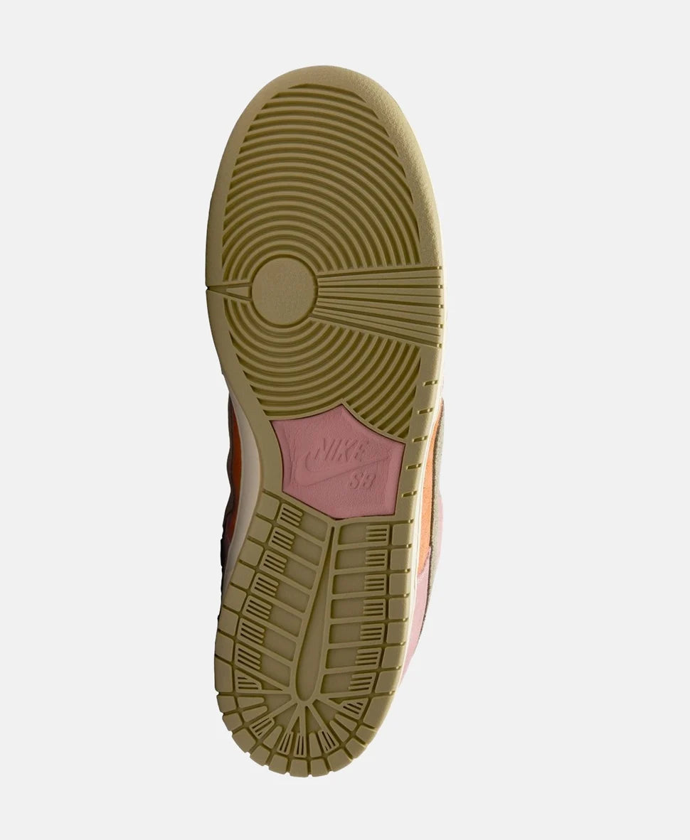 Nike SB Dunk Low “Red Stardust”