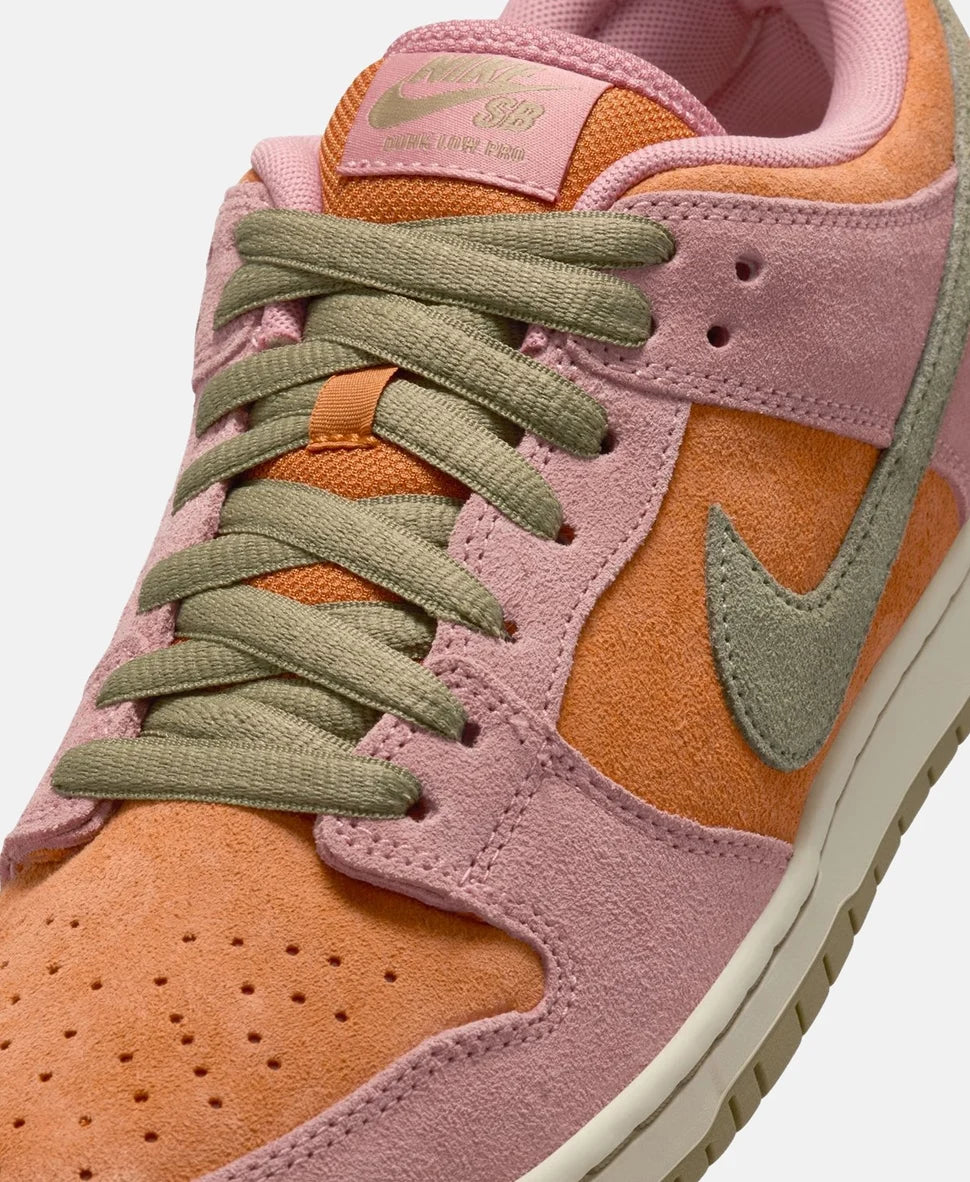 Nike SB Dunk Low “Red Stardust”