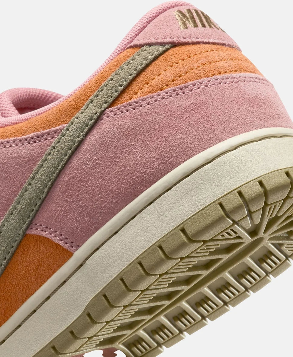 Nike SB Dunk Low “Red Stardust”